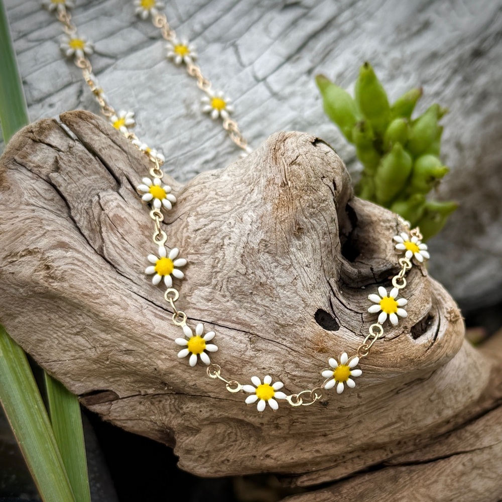 Petite White Daisy Charm Adjustable Gold Chain Choker Necklace - Picture 9 of 10